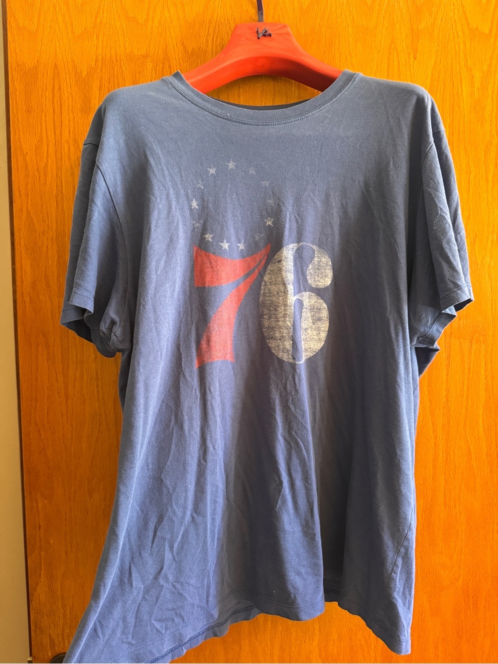 '47 brand Men's Short Sleeve Navy Tee with Red and White '76' Graphic 76ers